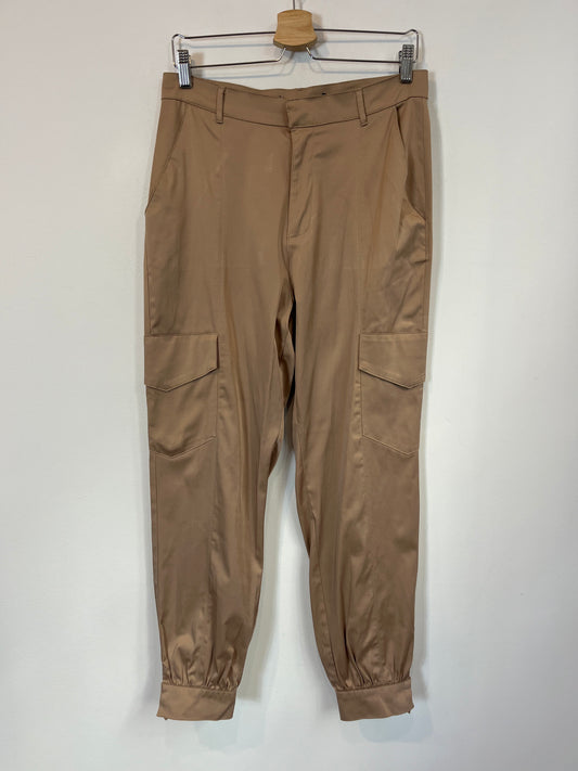 OTRAS. Pantalón beige bolsillos. T M