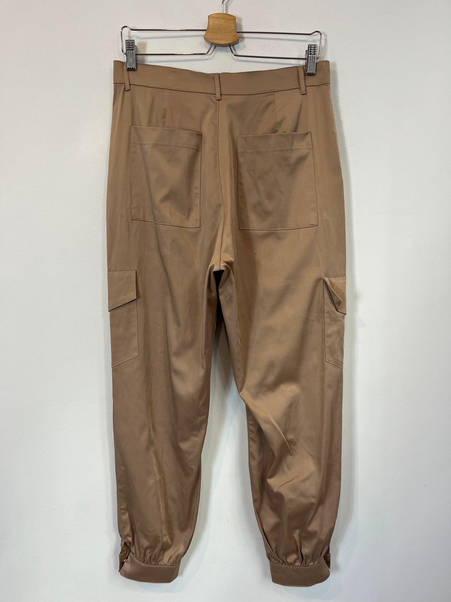 OTHERS. Beige pants with pockets. TM