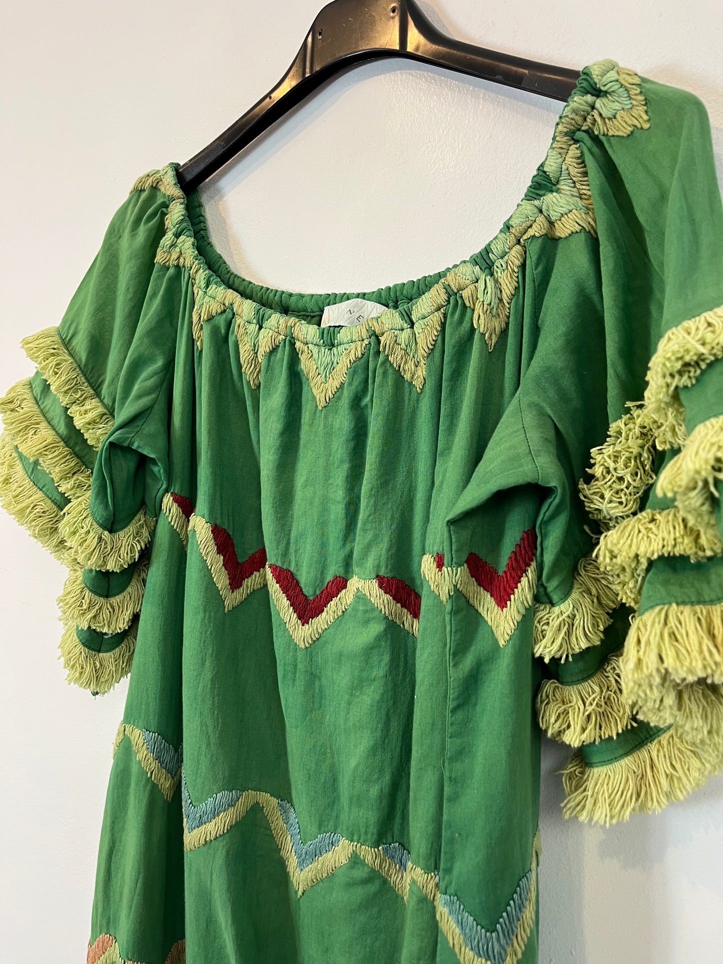 MICHONET. Vestido verde bordados. T S