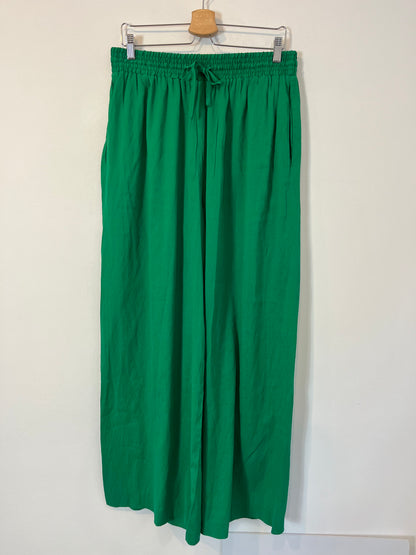 RALPH LAUREN. Green flowy pants. TL