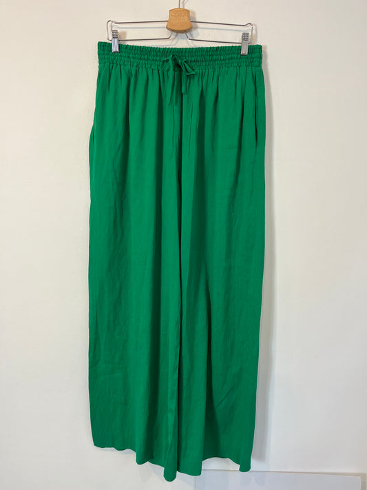 RALPH LAUREN. Pantalón fluido verde. T L