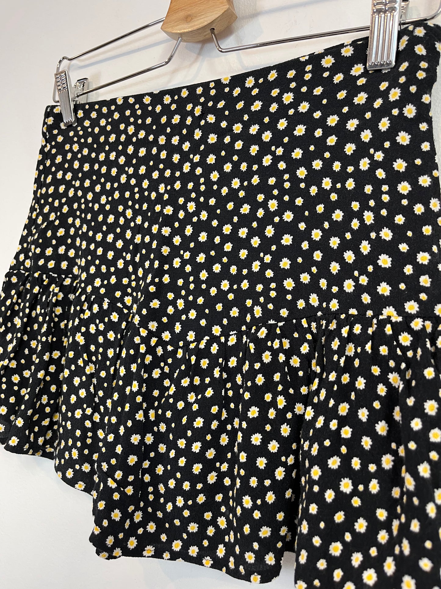 ZARA. Black floral Ts skirt/trousers