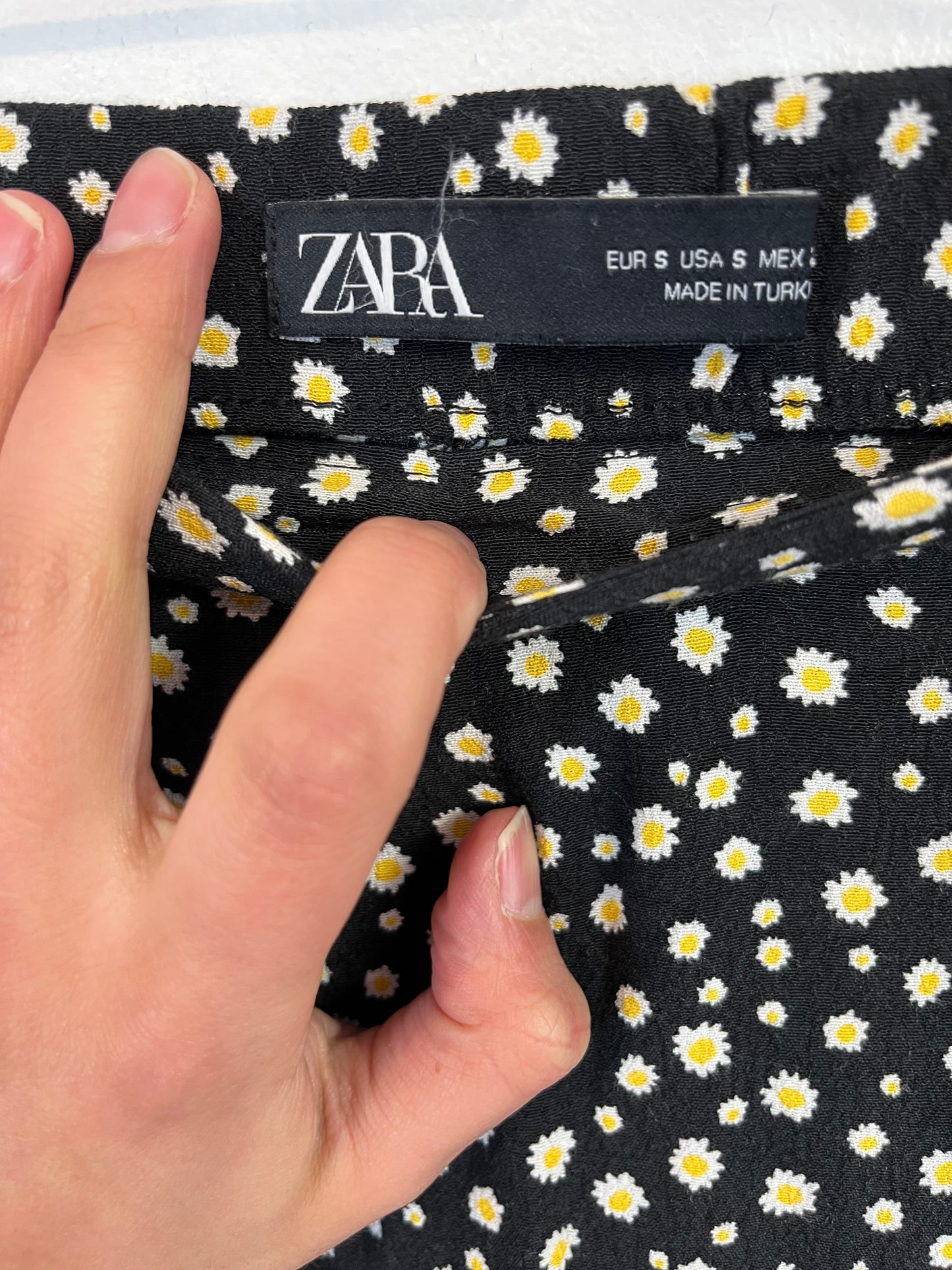 ZARA. Black floral Ts skirt/trousers