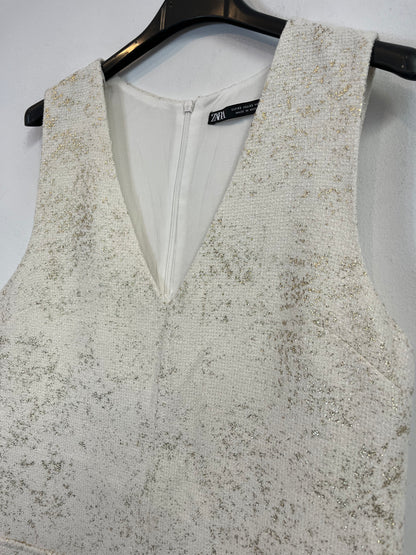 ZARA. Vestido corto  blanco tweed T. xs