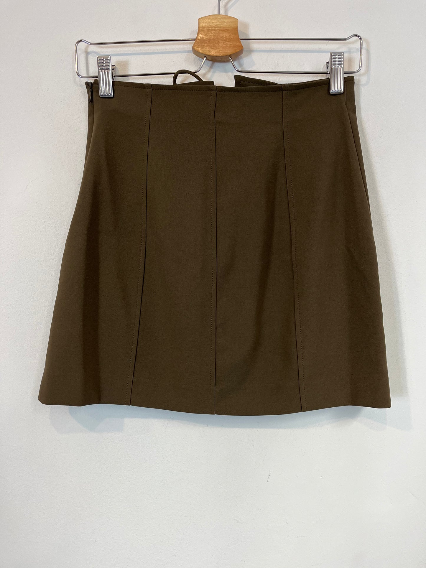 ZARA. falda verde cuerdas T.s