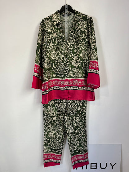 ZARA. conjunto fluido verde flores T.xs