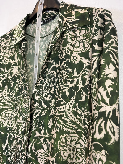 ZARA. conjunto fluido verde flores T.xs