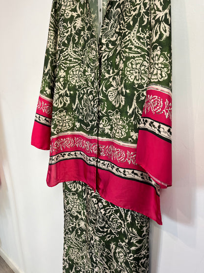 ZARA. conjunto fluido verde flores T.xs