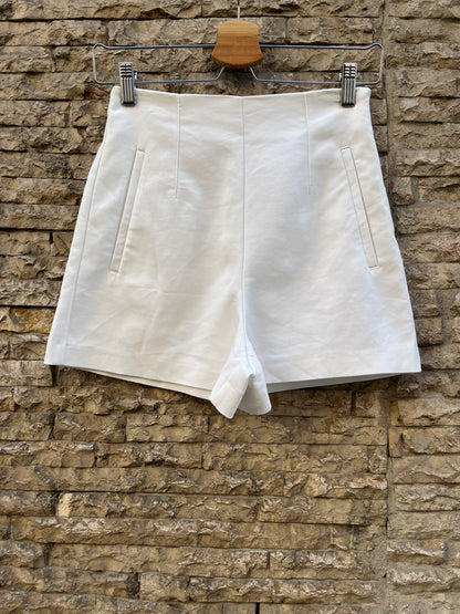 ZARA. Slim-fit pleated shorts with pockets T.xs