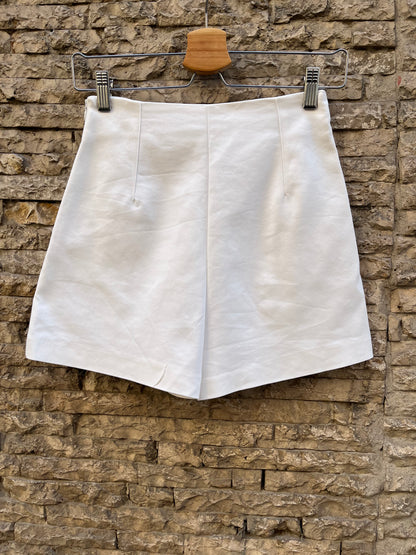 ZARA. Slim-fit pleated shorts with pockets T.xs