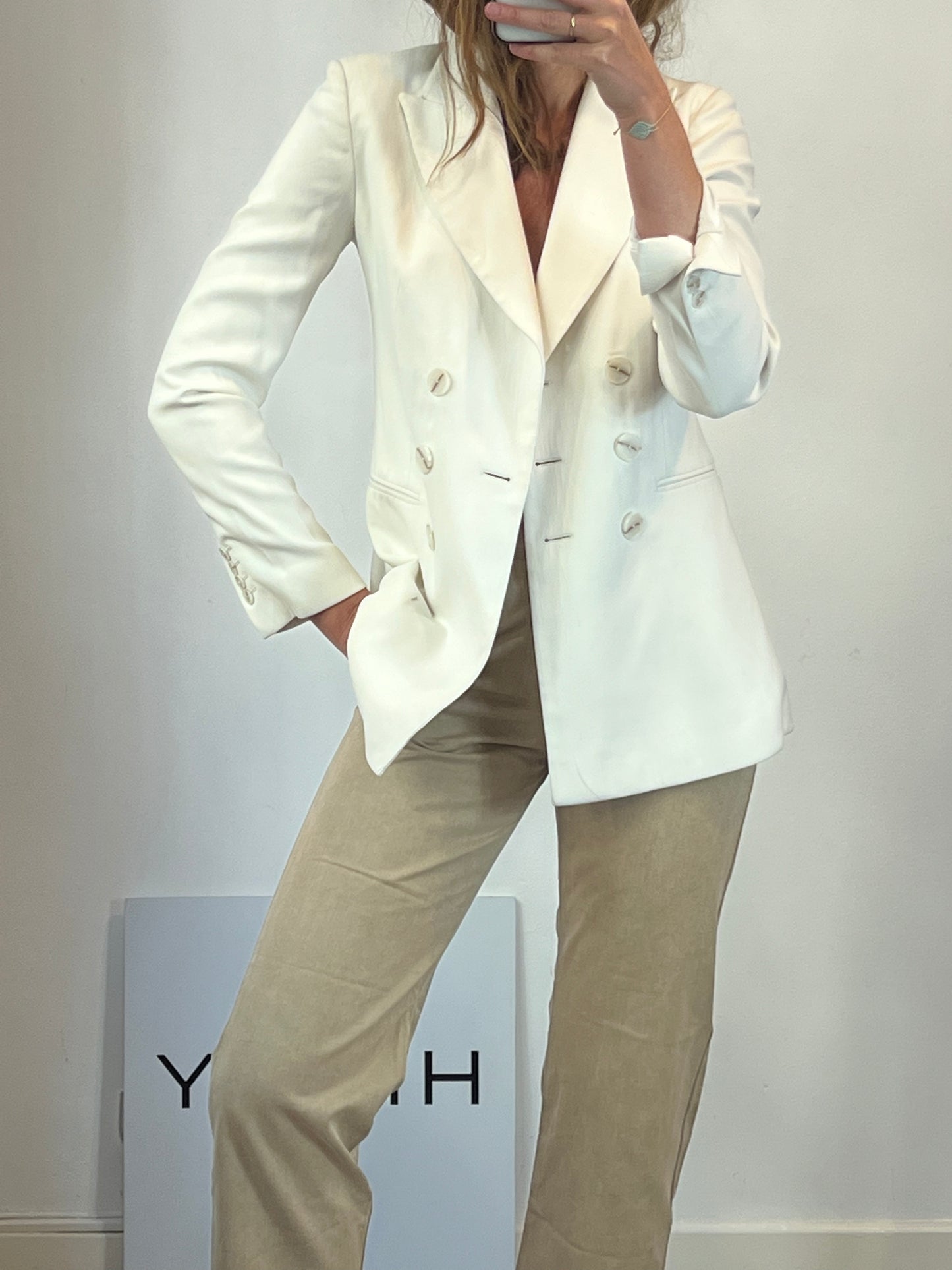 Massimo Dutti. Blazer blanco botones. T. 36