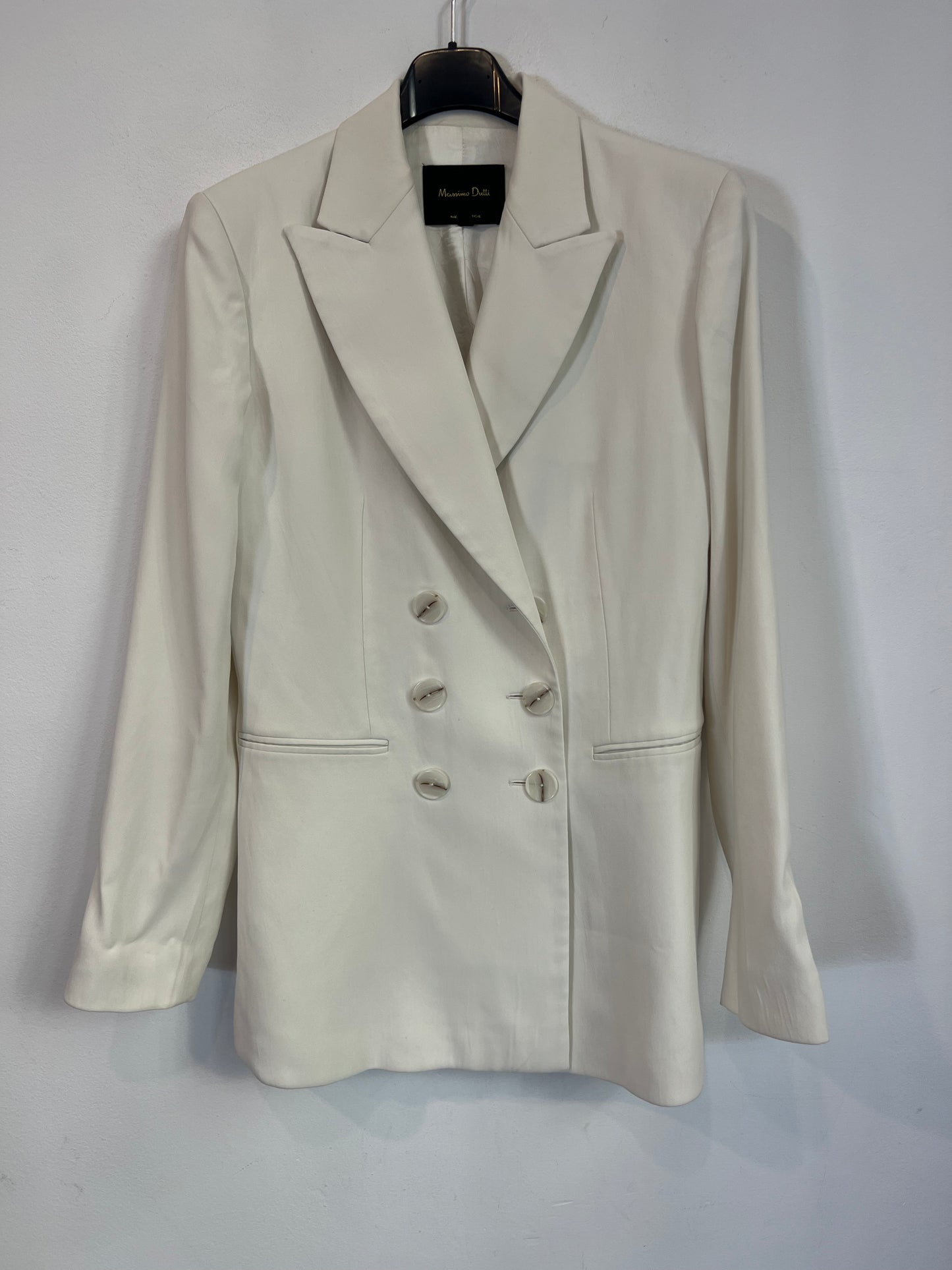 Massimo Dutti. Blazer blanco botones. T. 36