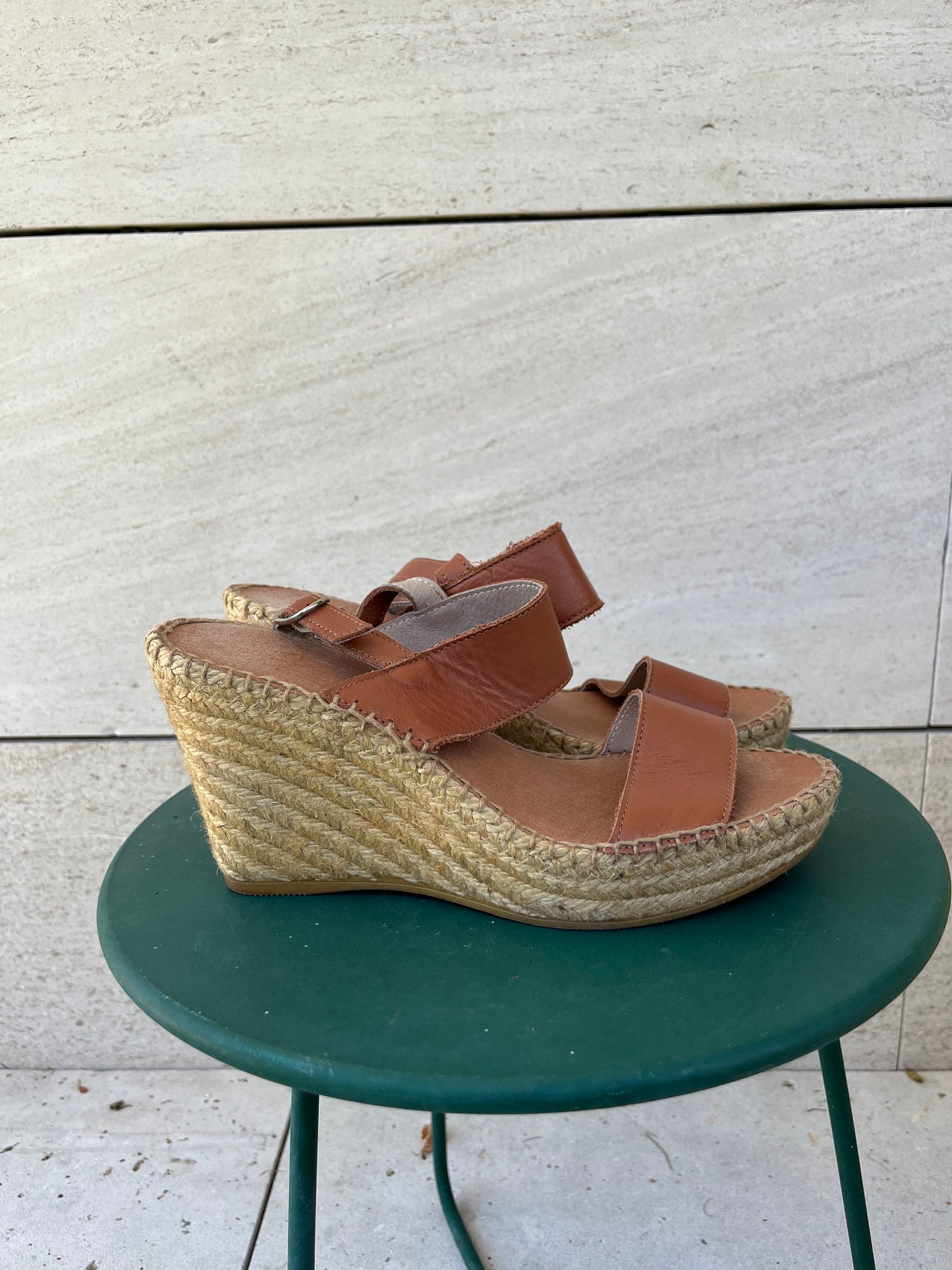 OTHERS. Brown leather wedges S 39