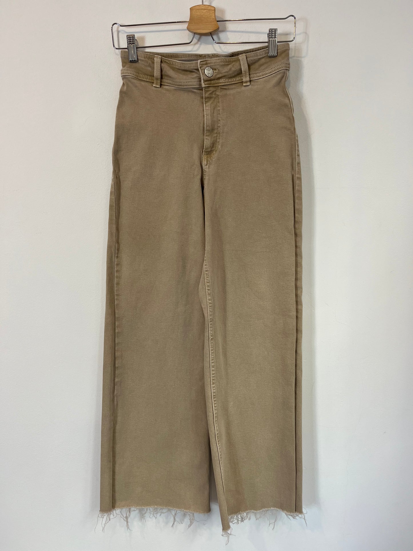 MANGO. Tan beige straight denim. T 34