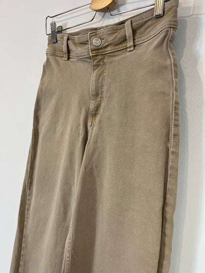 MANGO. Tan beige straight denim. T 34