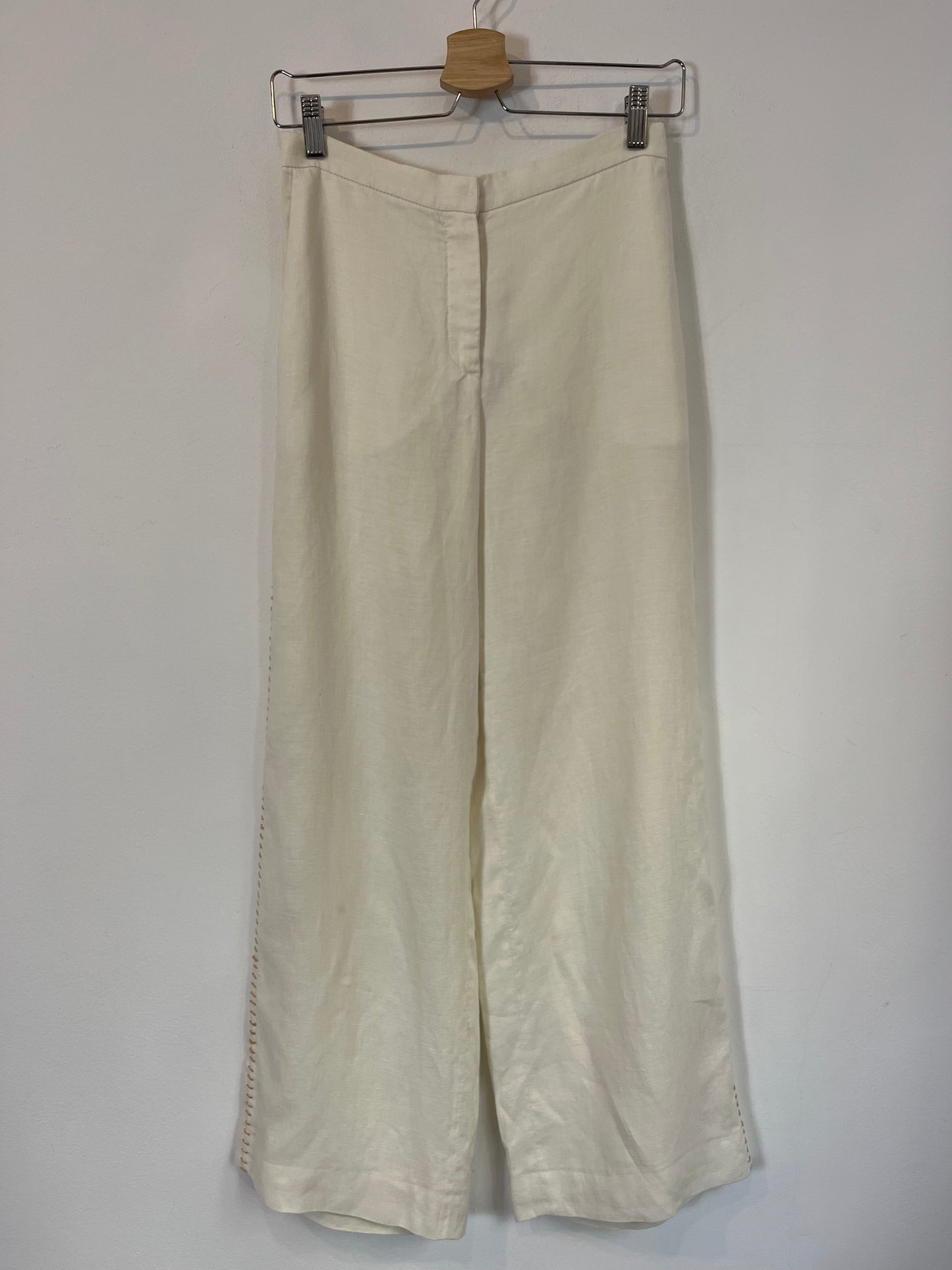 GUNEX. Pantalón textura color crudo costuras. T 36