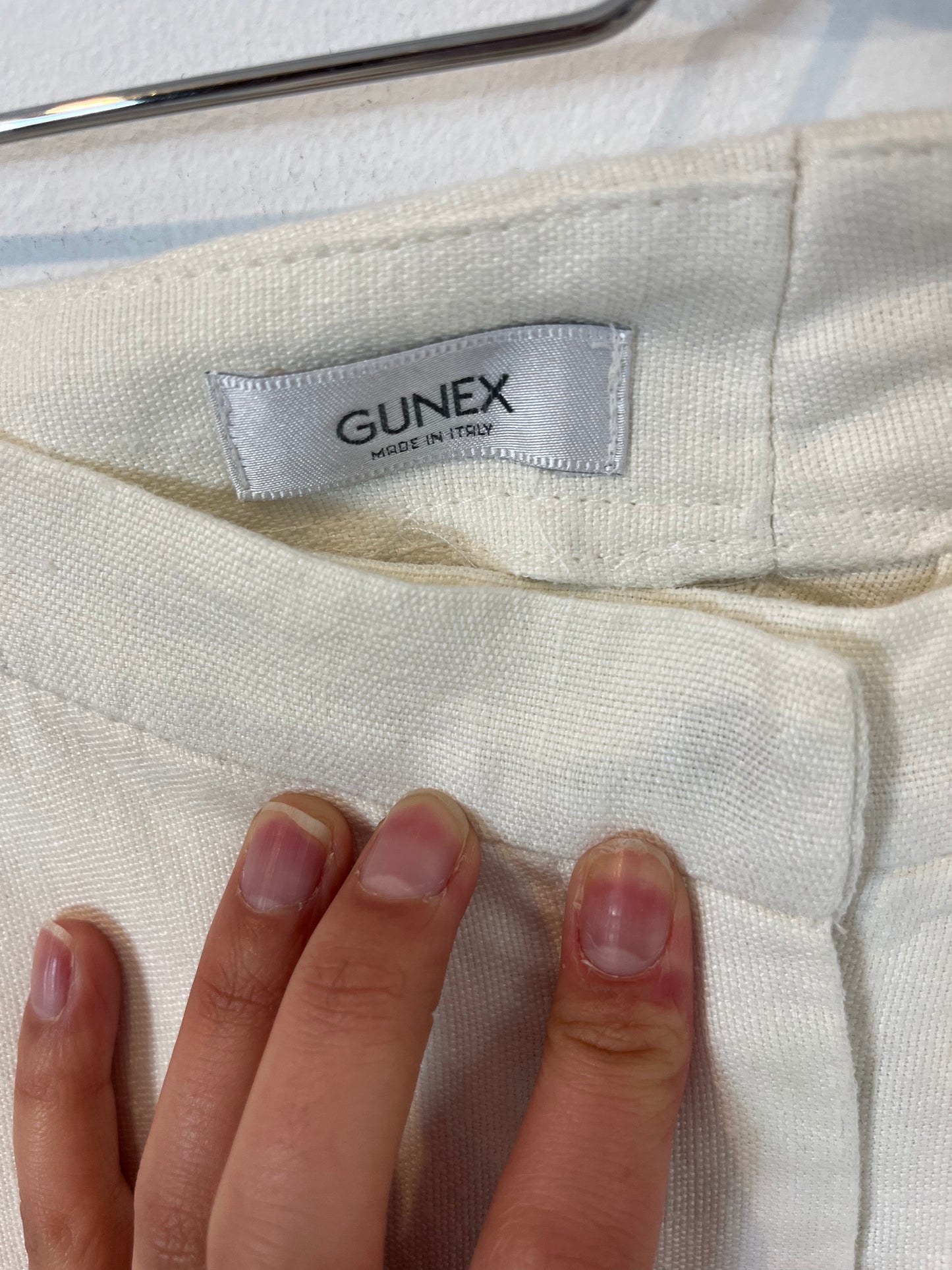 GUNEX. Pantalón textura color crudo costuras. T 36