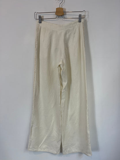 GUNEX. Pantalón textura color crudo costuras. T 36