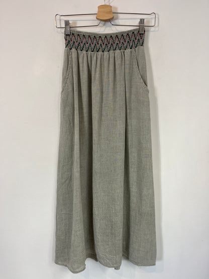 OTRAS. Falda midi con lino detalle cintura. T XS/S