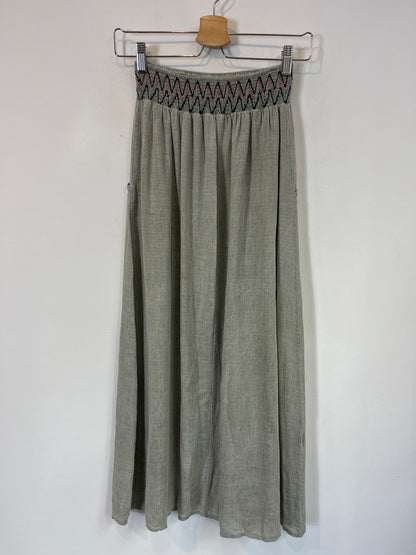 OTRAS. Falda midi con lino detalle cintura. T XS/S