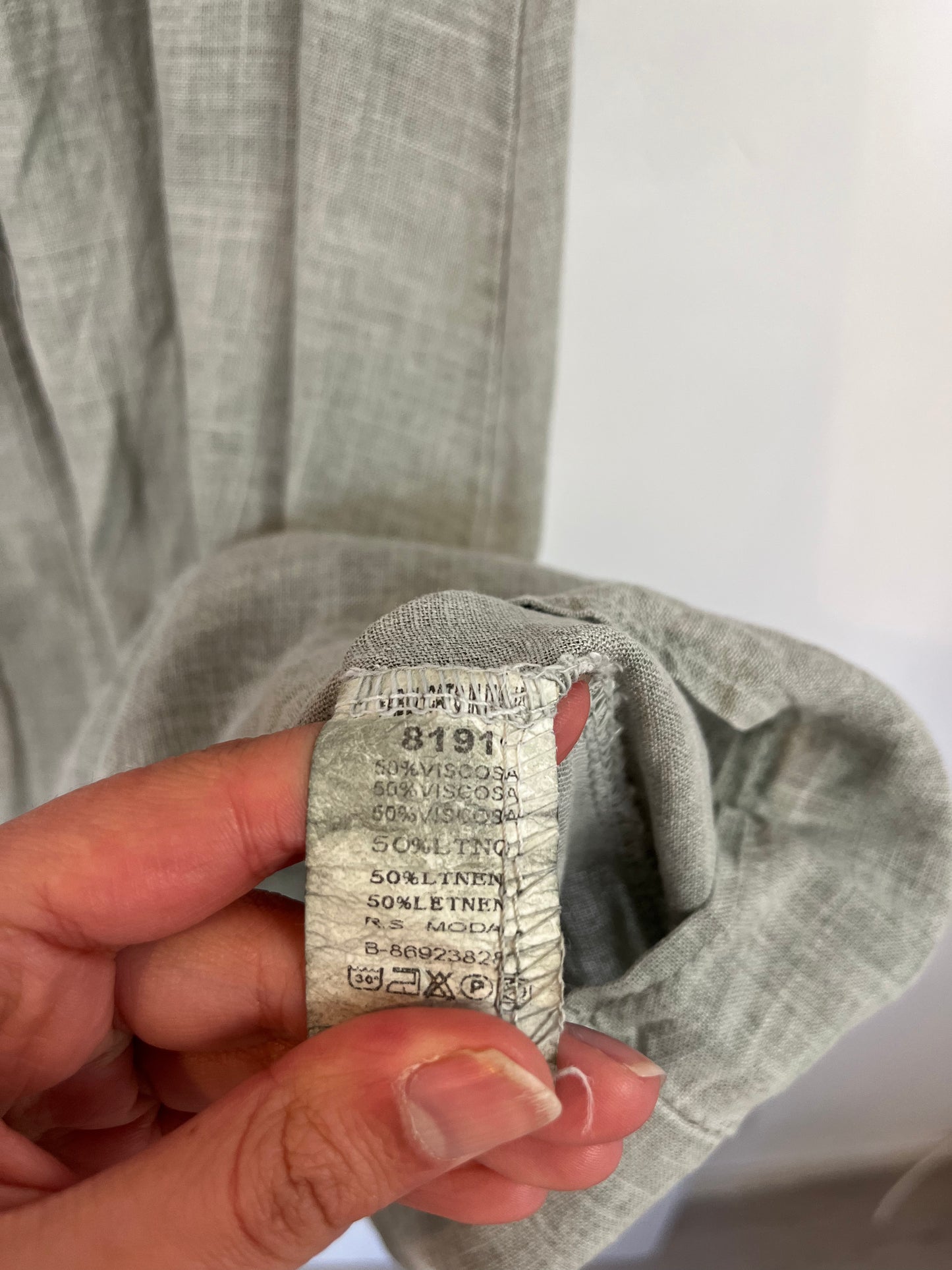 OTRAS. Falda midi con lino detalle cintura. T XS/S