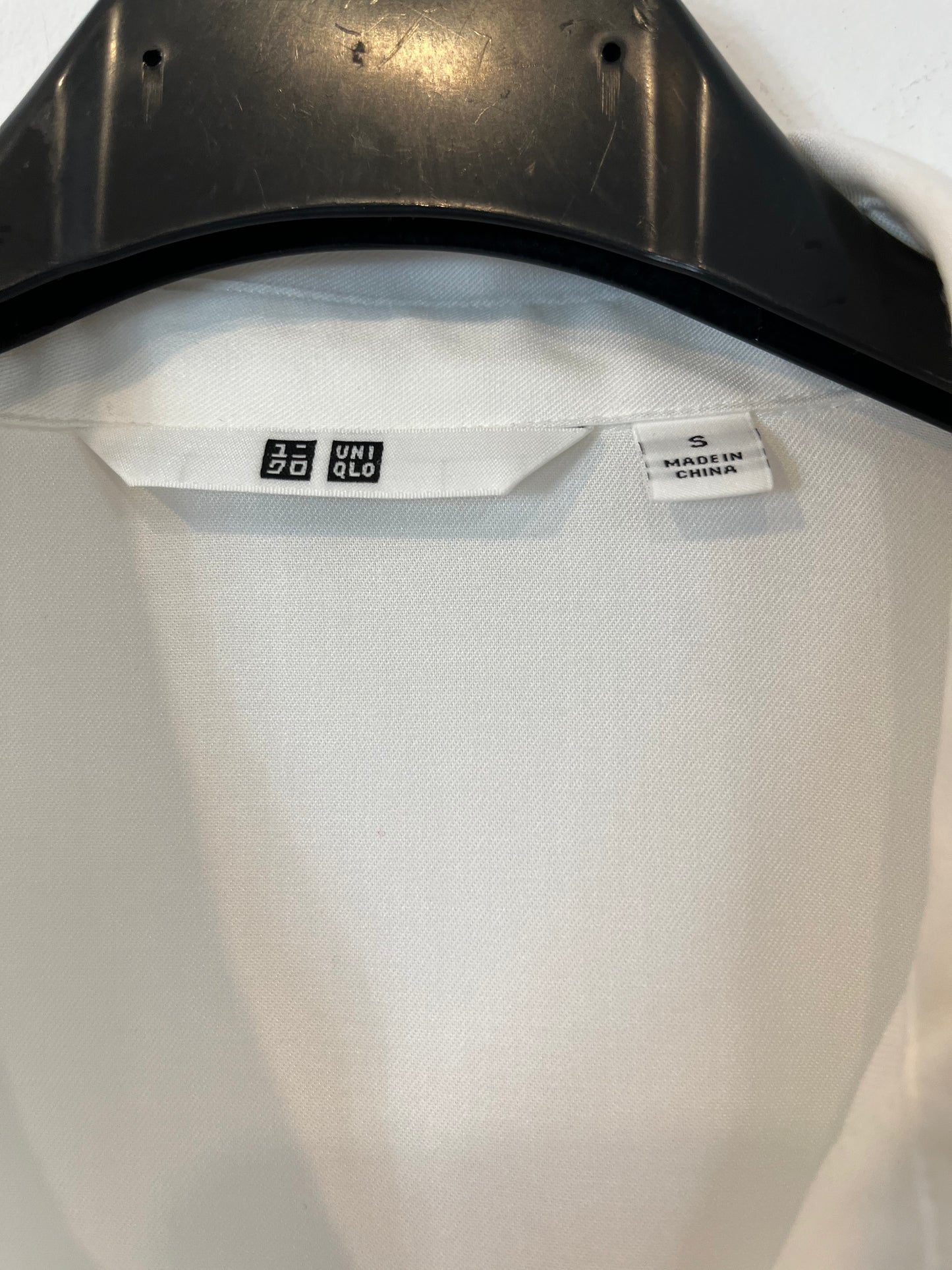 UNIQLO. Flowy white shirt. TS
