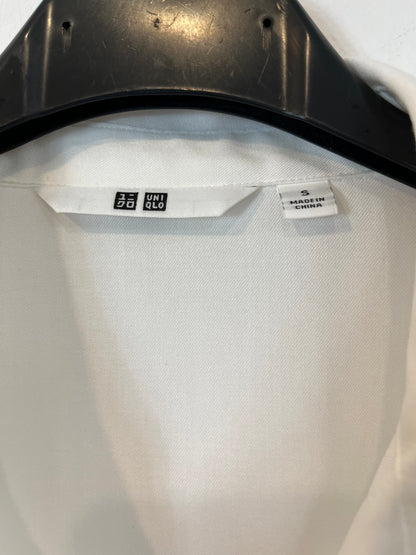 UNIQLO. Flowy white shirt. TS