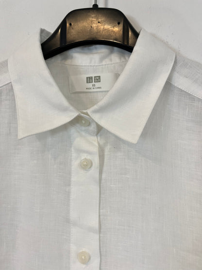 UNIQLO. White linen blouse. Size XS