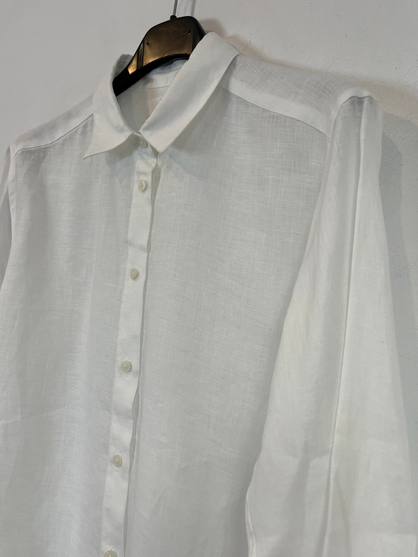 UNIQLO. White linen blouse. Size XS