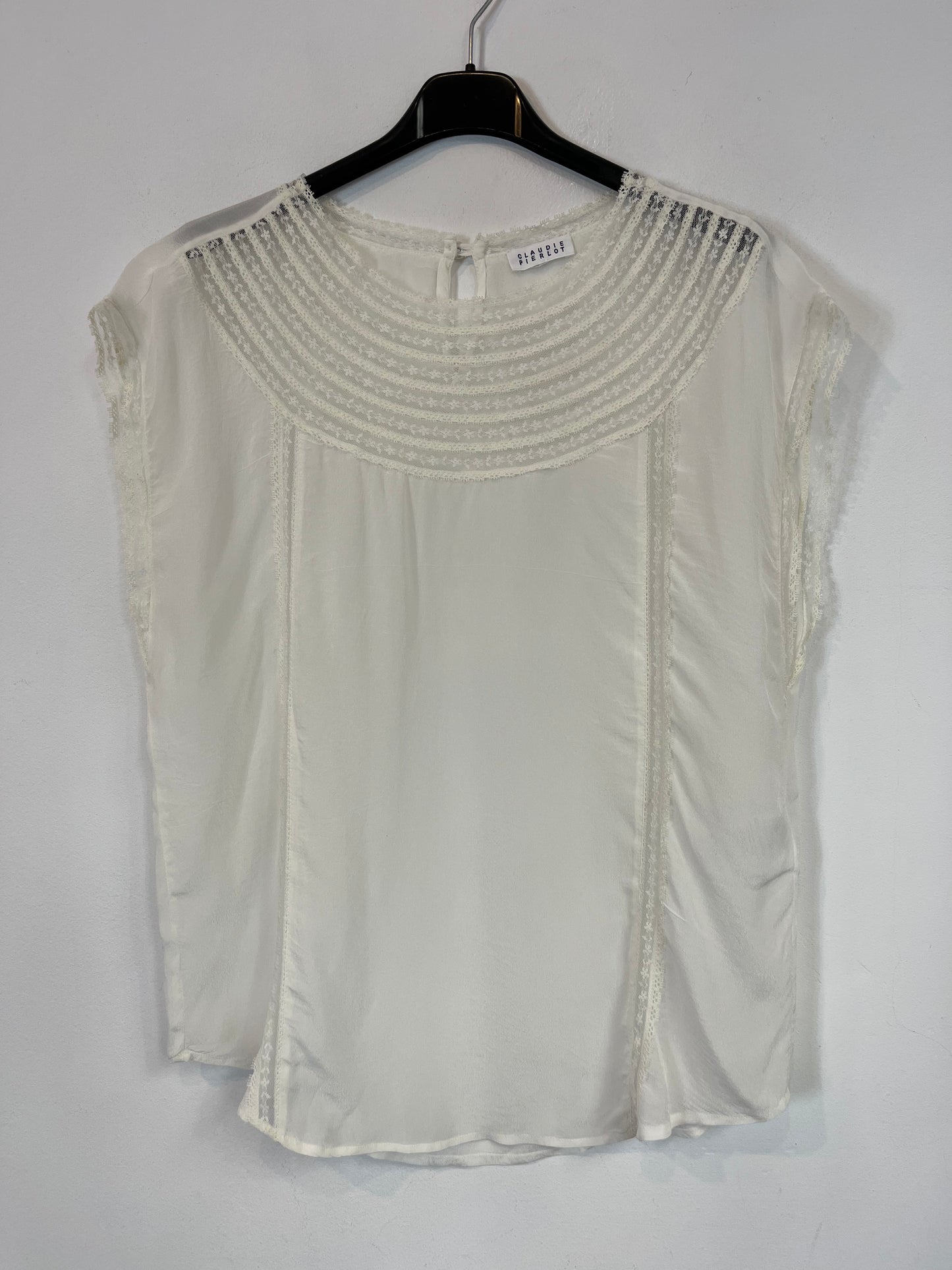 CLAUDIE PIERLOT. White lace blouse. T.S.