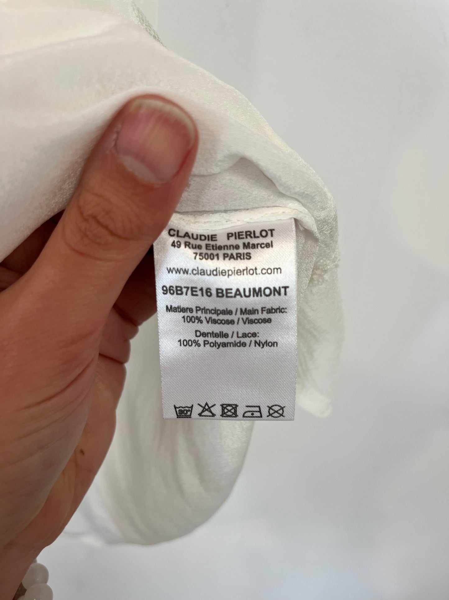 CLAUDIE PIERLOT. White lace blouse. T.S.