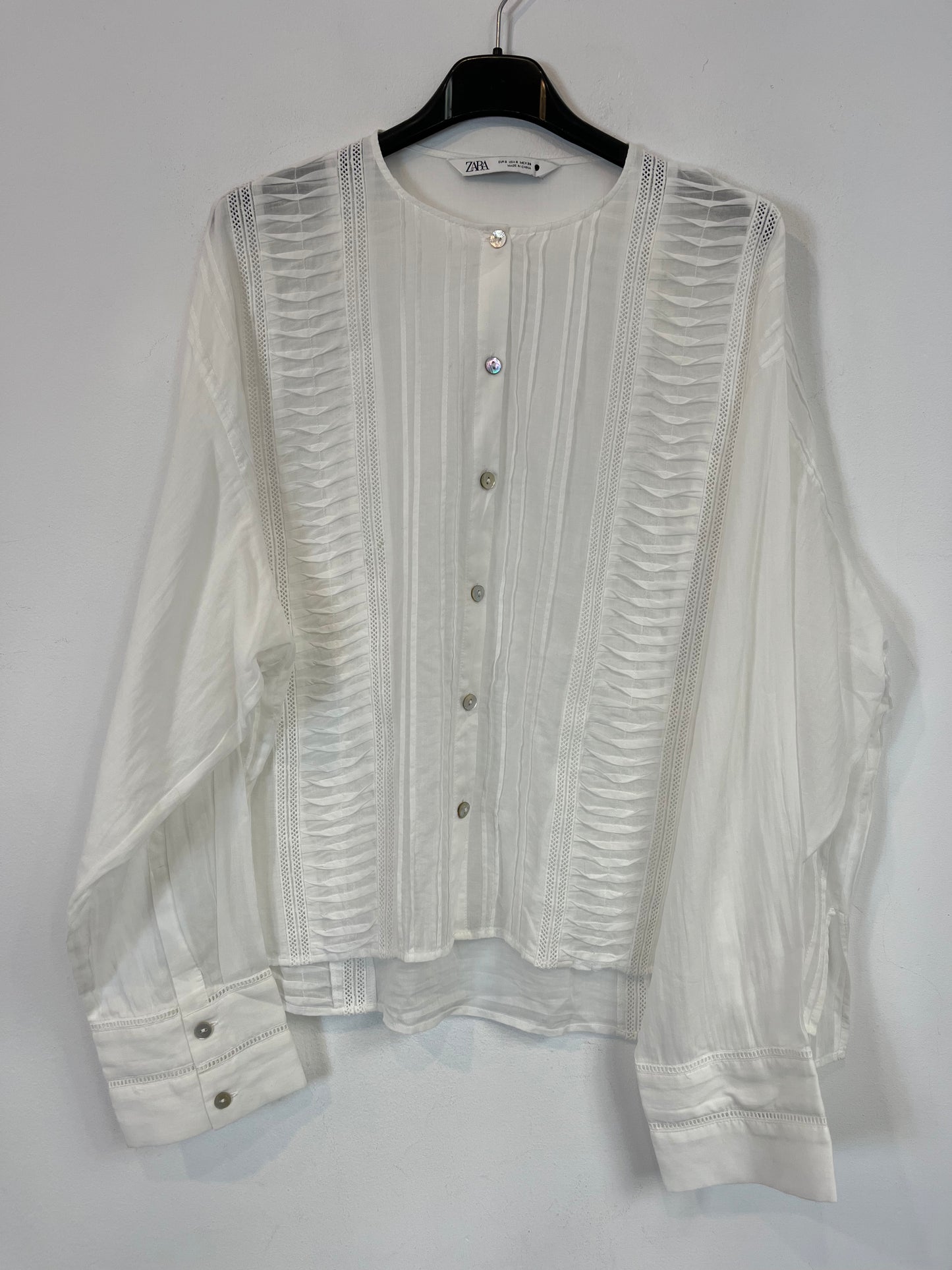 ZARA. White blouse with details. TS