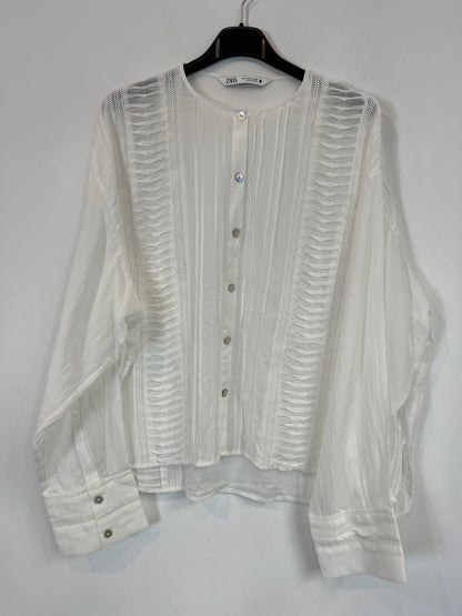 ZARA. White blouse with details. TS