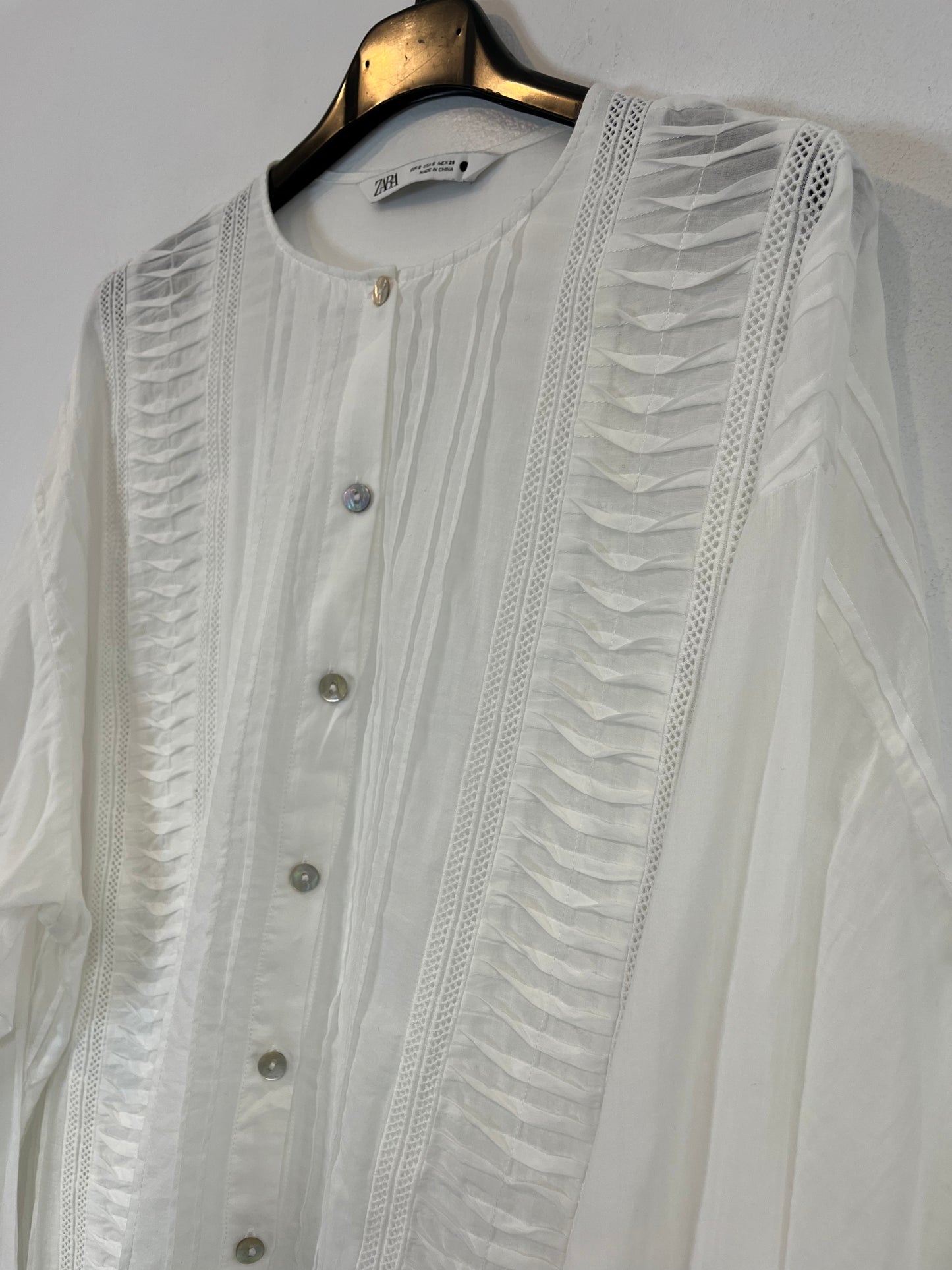 ZARA. White blouse with details. TS