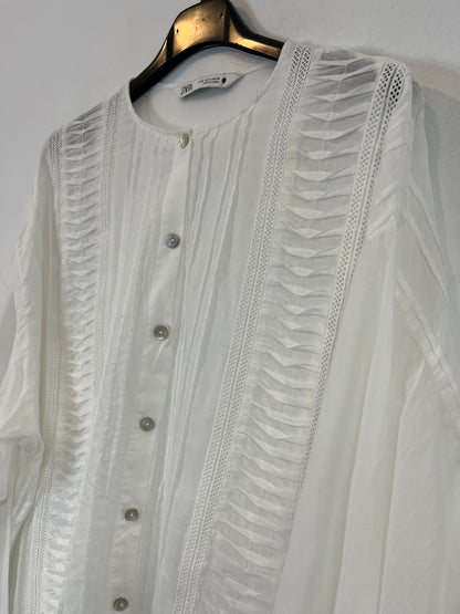 ZARA. White blouse with details. TS