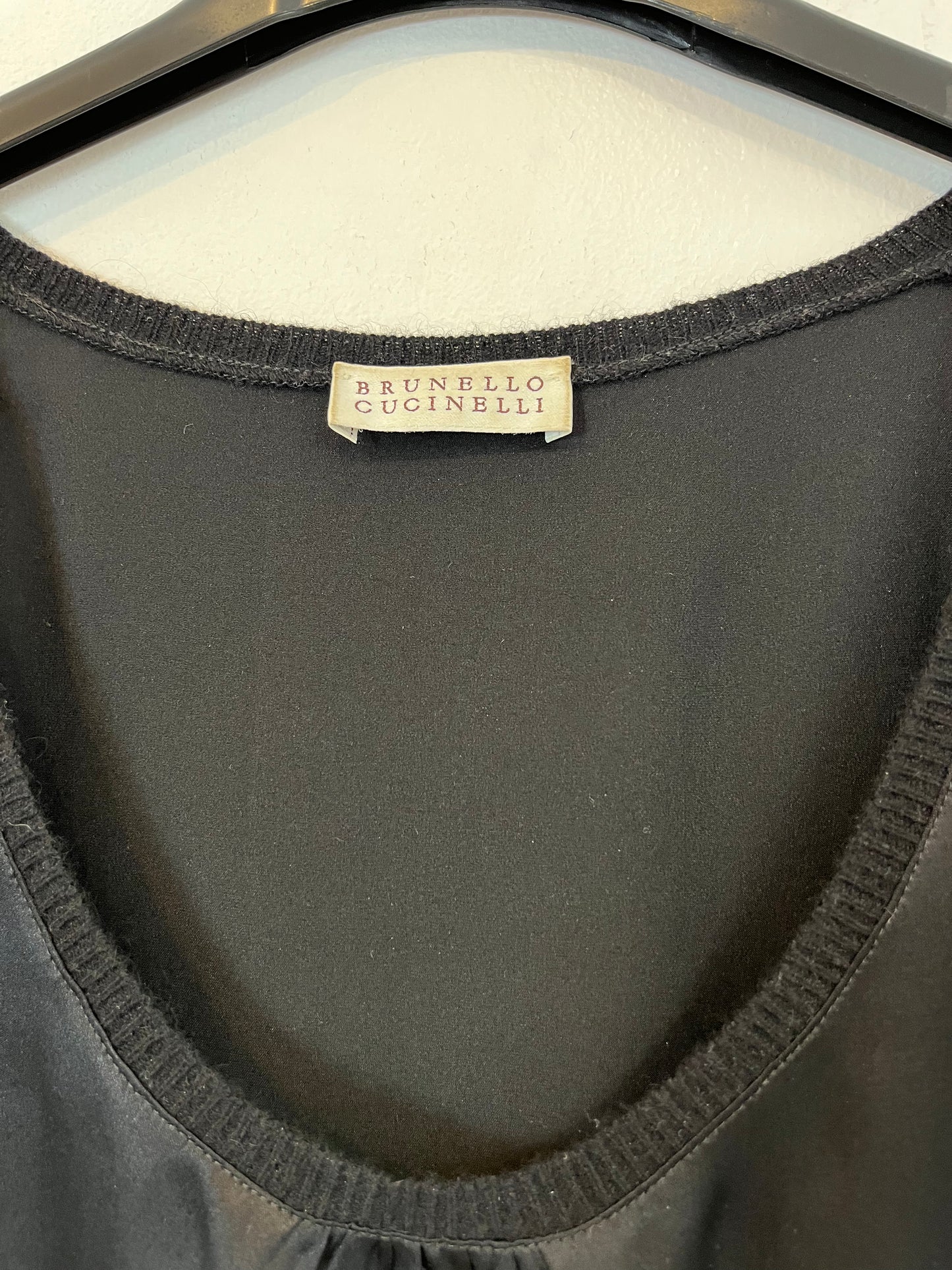 BRUNELLO CUCINELLI. Top negro seda y cashmere. T S