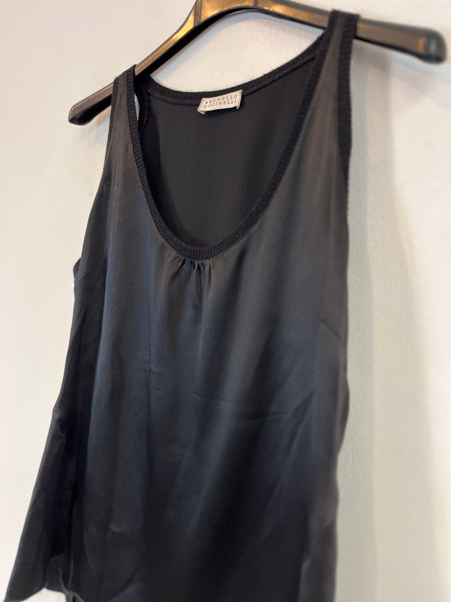 BRUNELLO CUCINELLI. Top negro seda y cashmere. T S