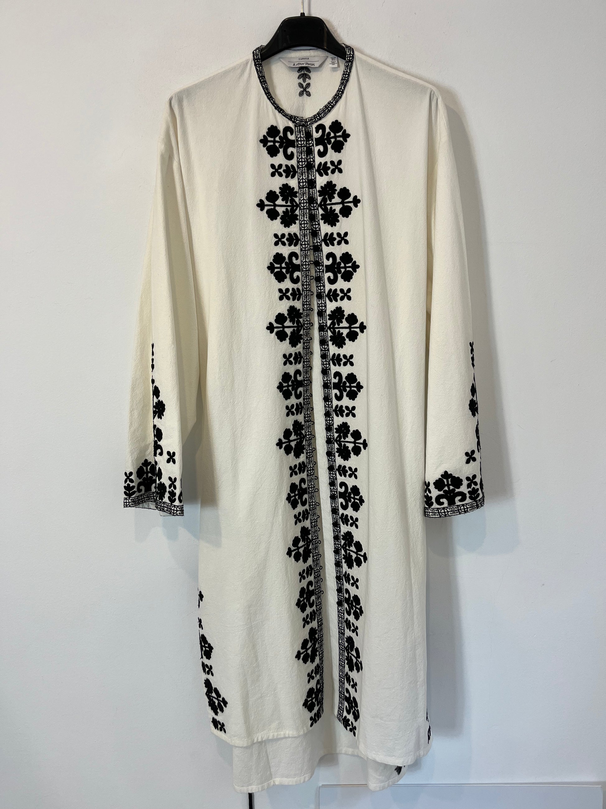 & OTHER STORIES CAPSULE. Embroidered white dress/kimono. TS Hibuy market & OTHER STORIES CAPSULE. Embroidered white dress/kimono. TS Hibuy market