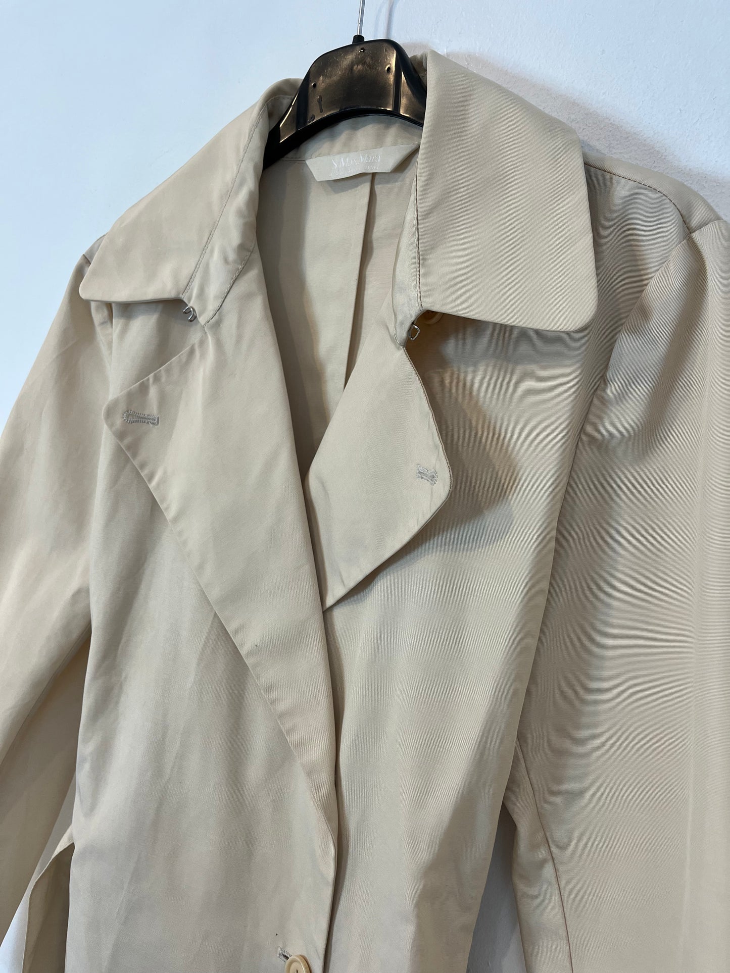MAxMARA. Chaqueta beige textura ligera. T 38