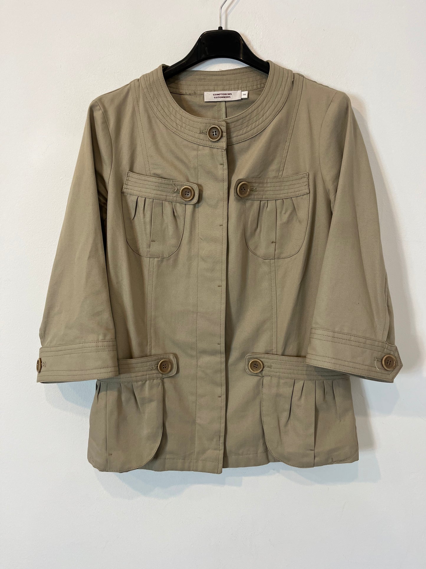 COMPTOIR DES COTONNIERS. Chaqueta color topo bolsillos. T 38