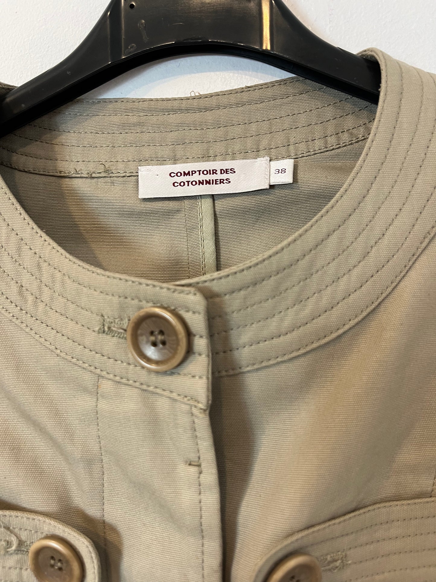 COMPTOIR DES COTONNIERS. Chaqueta color topo bolsillos. T 38