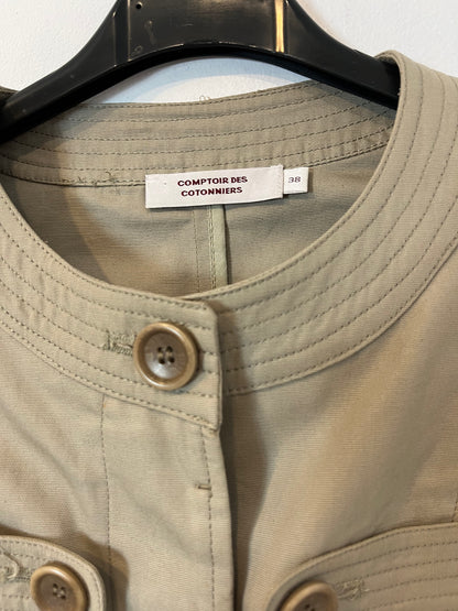 COMPTOIR DES COTONNIERS. Chaqueta color topo bolsillos. T 38