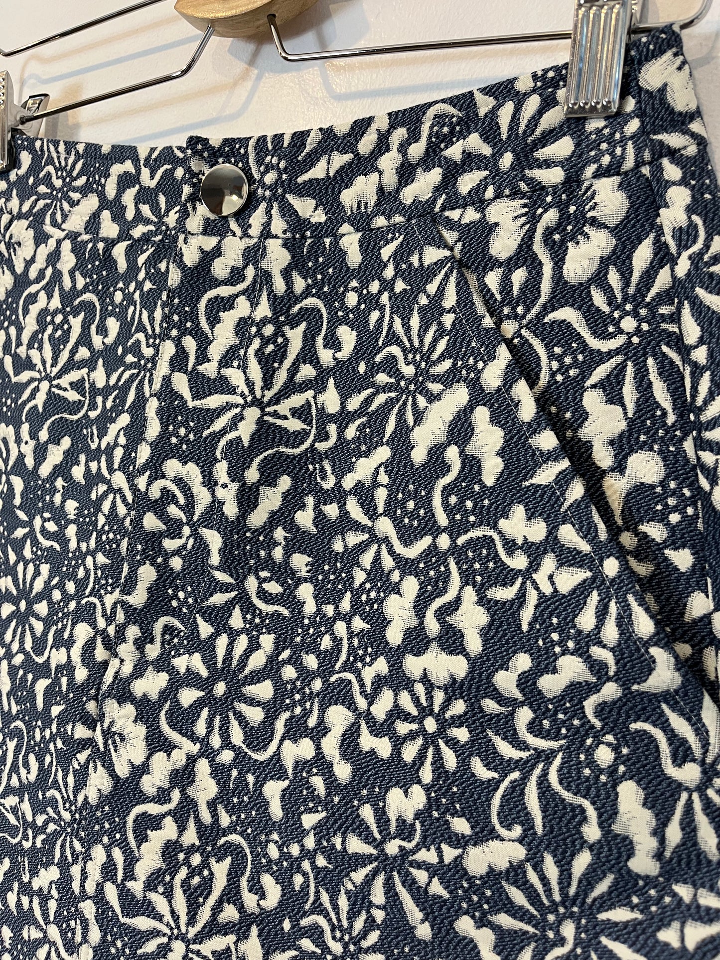 ZARA. Woven print skirt. XS
