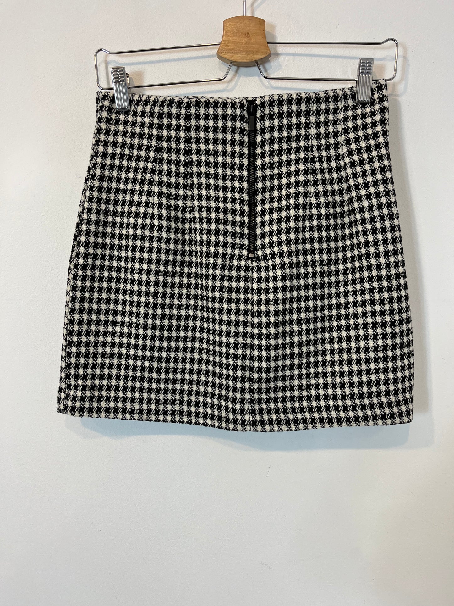 ZARA. Houndstooth tweed skirt Ts