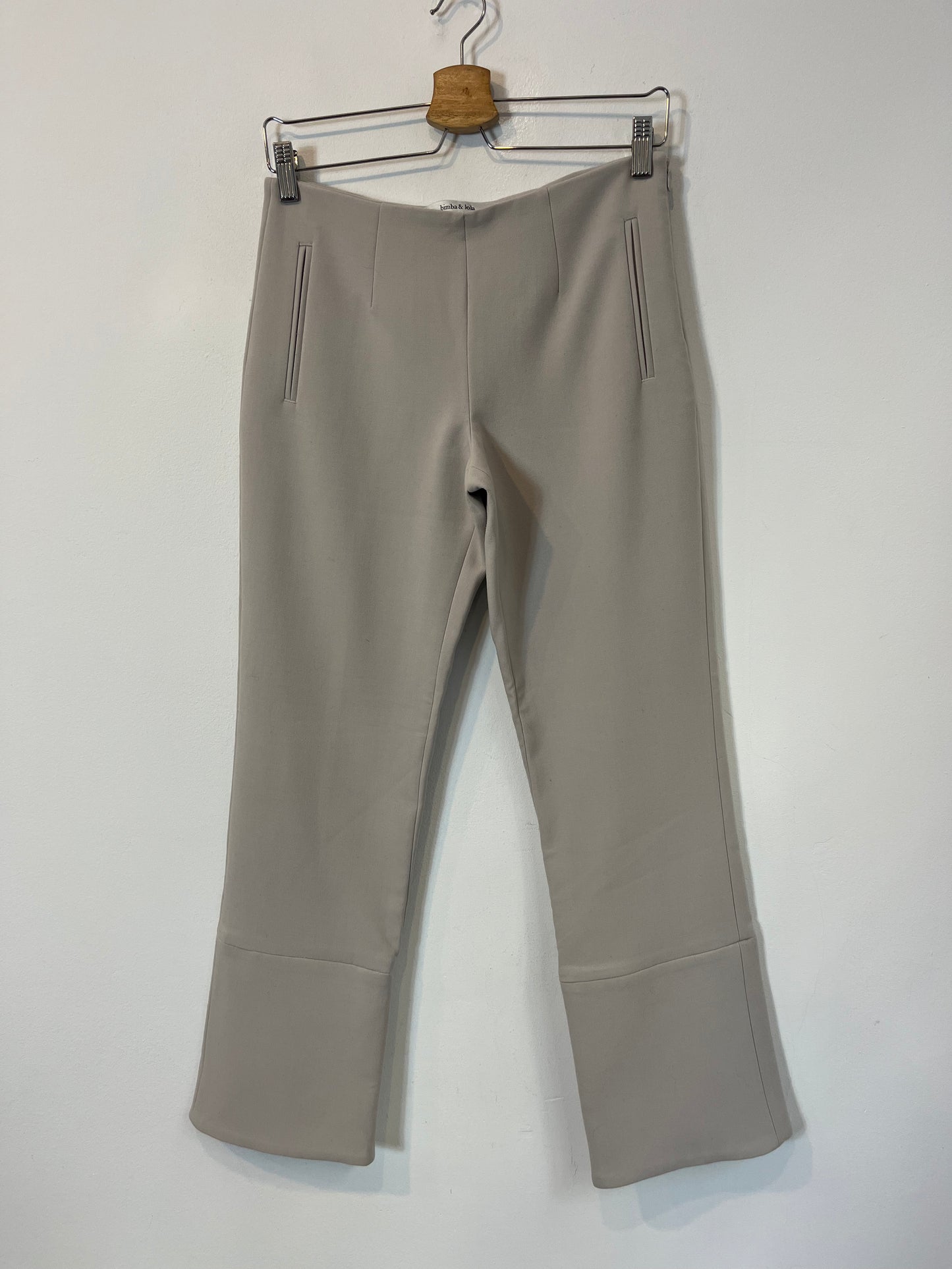 BIMBA Y LOLA. Pantalón de vestir gris claro. T 36