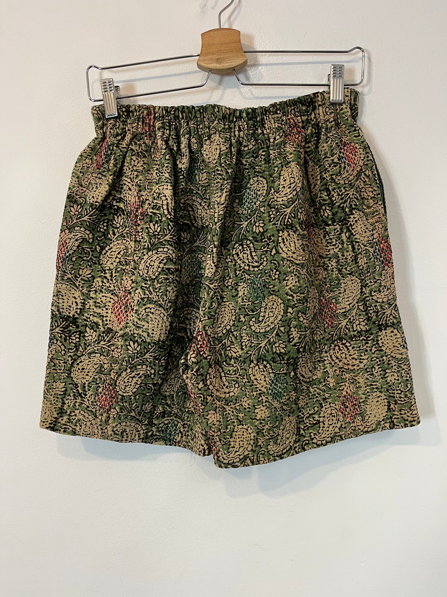 CURIOSITY LAB. Bermuda textura tonos verdes. T XS