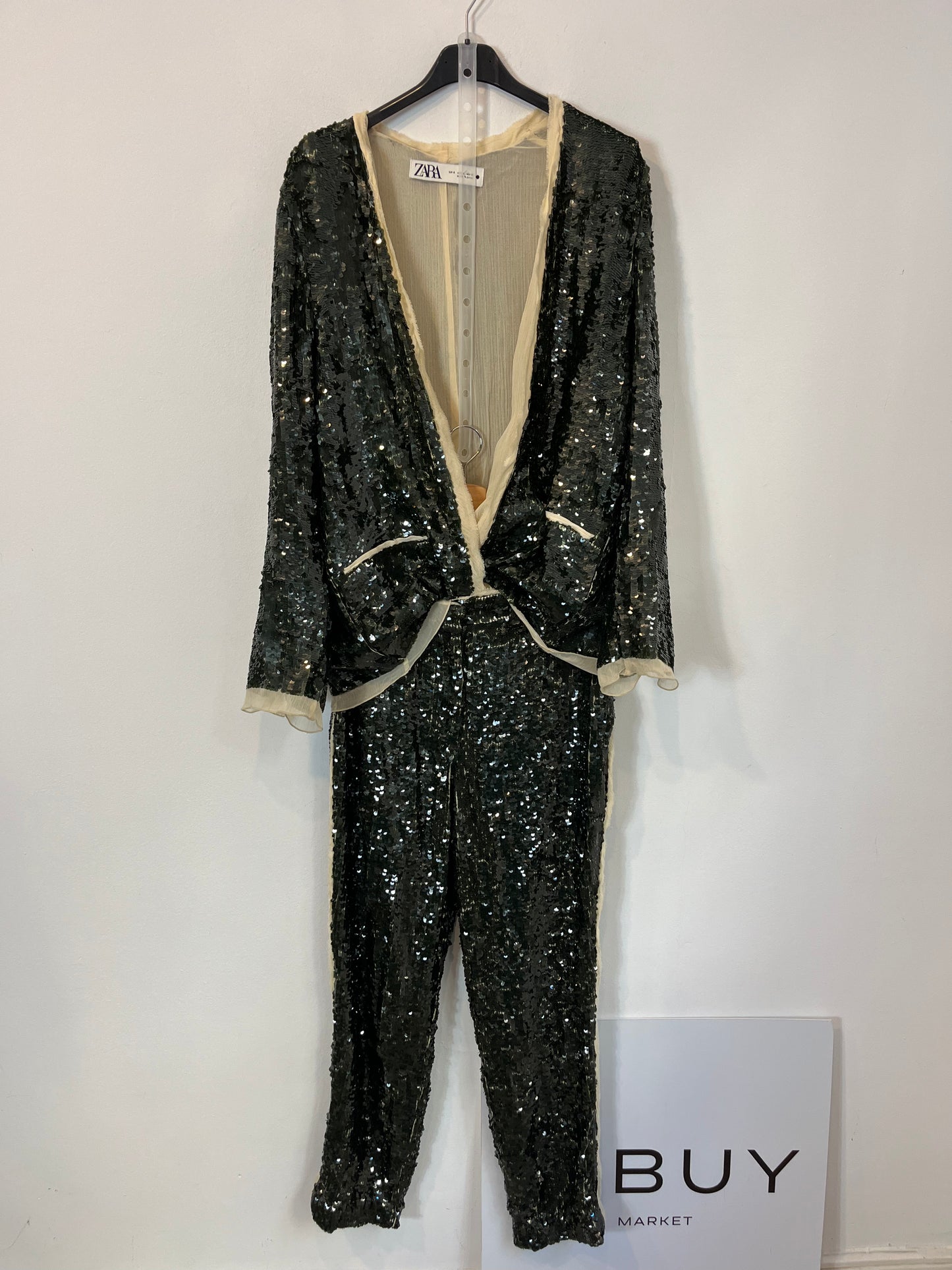 ZARA. Total look lentejuelas verde oliva. T S