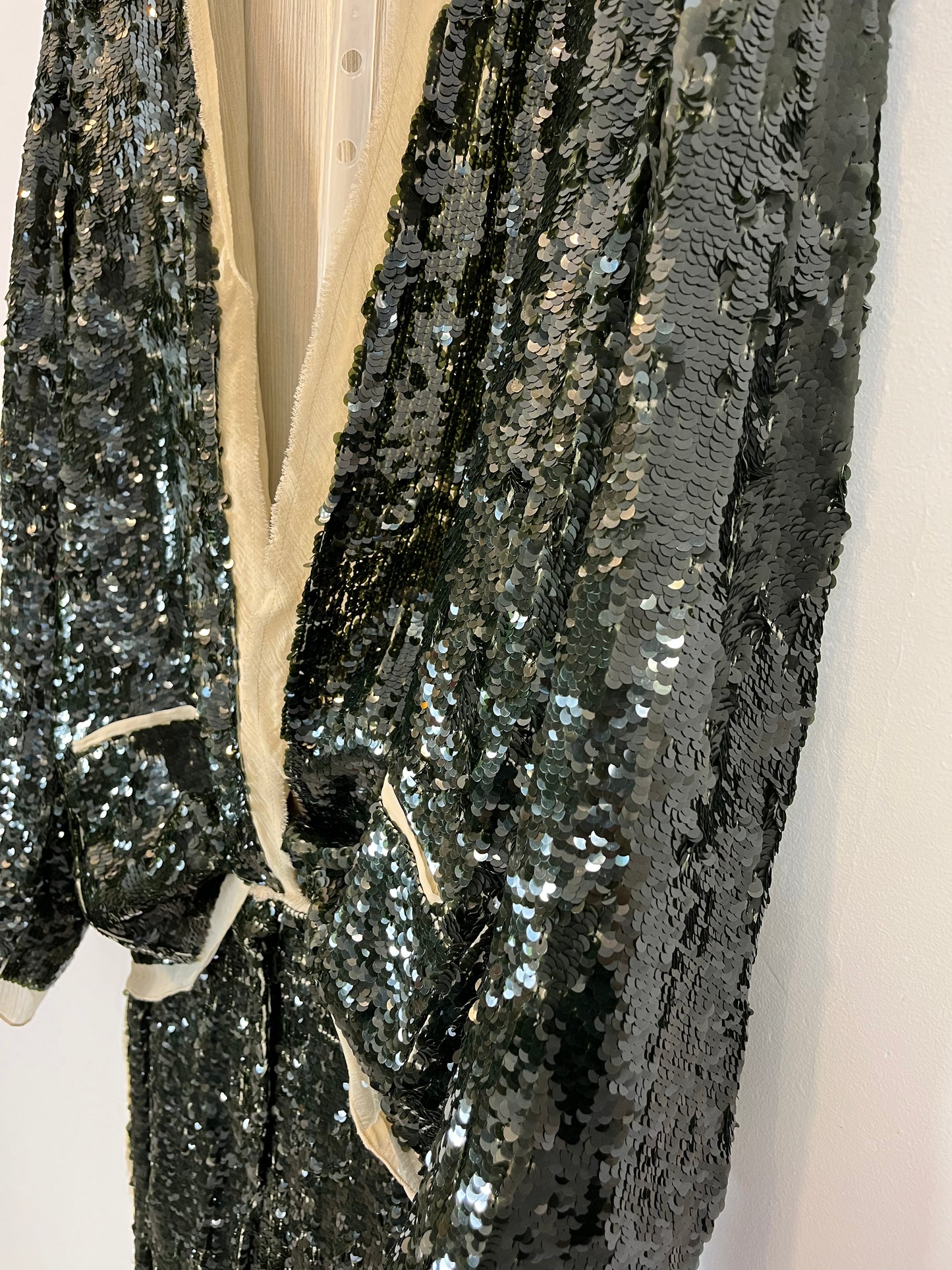 ZARA. Total look lentejuelas verde oliva. T S