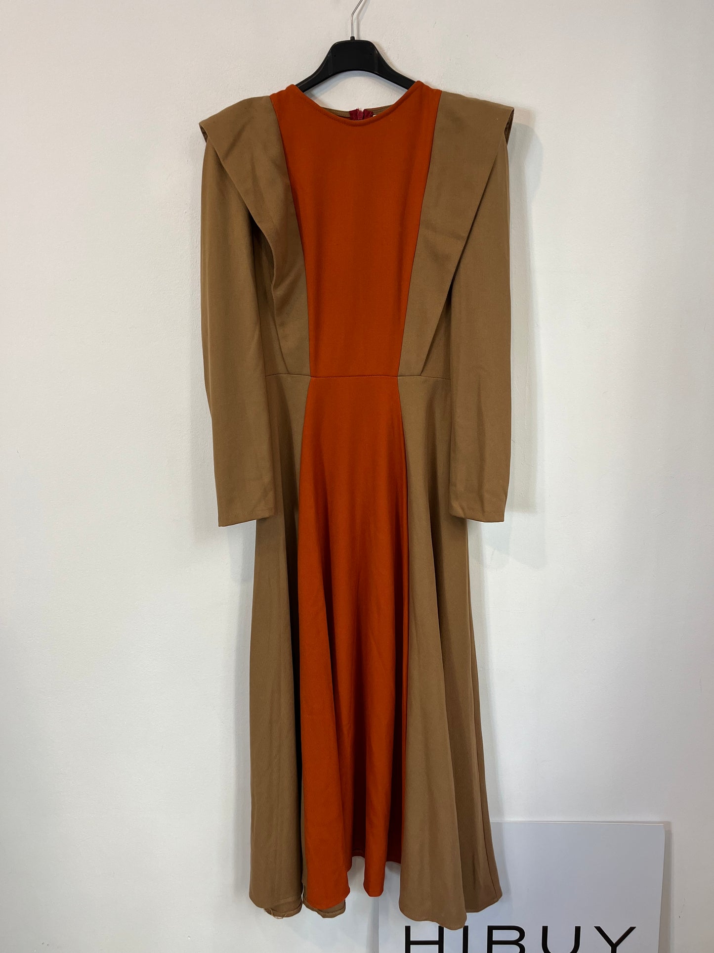 IQ. Vestido midi bicolor.T M