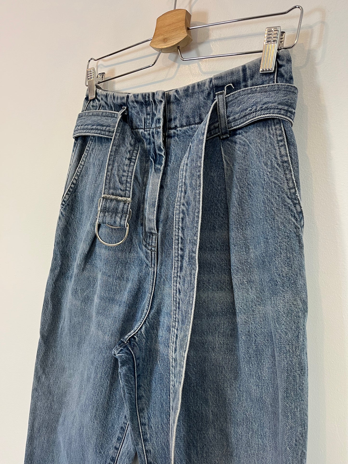IRO. High-waisted denim with darts. Size 34